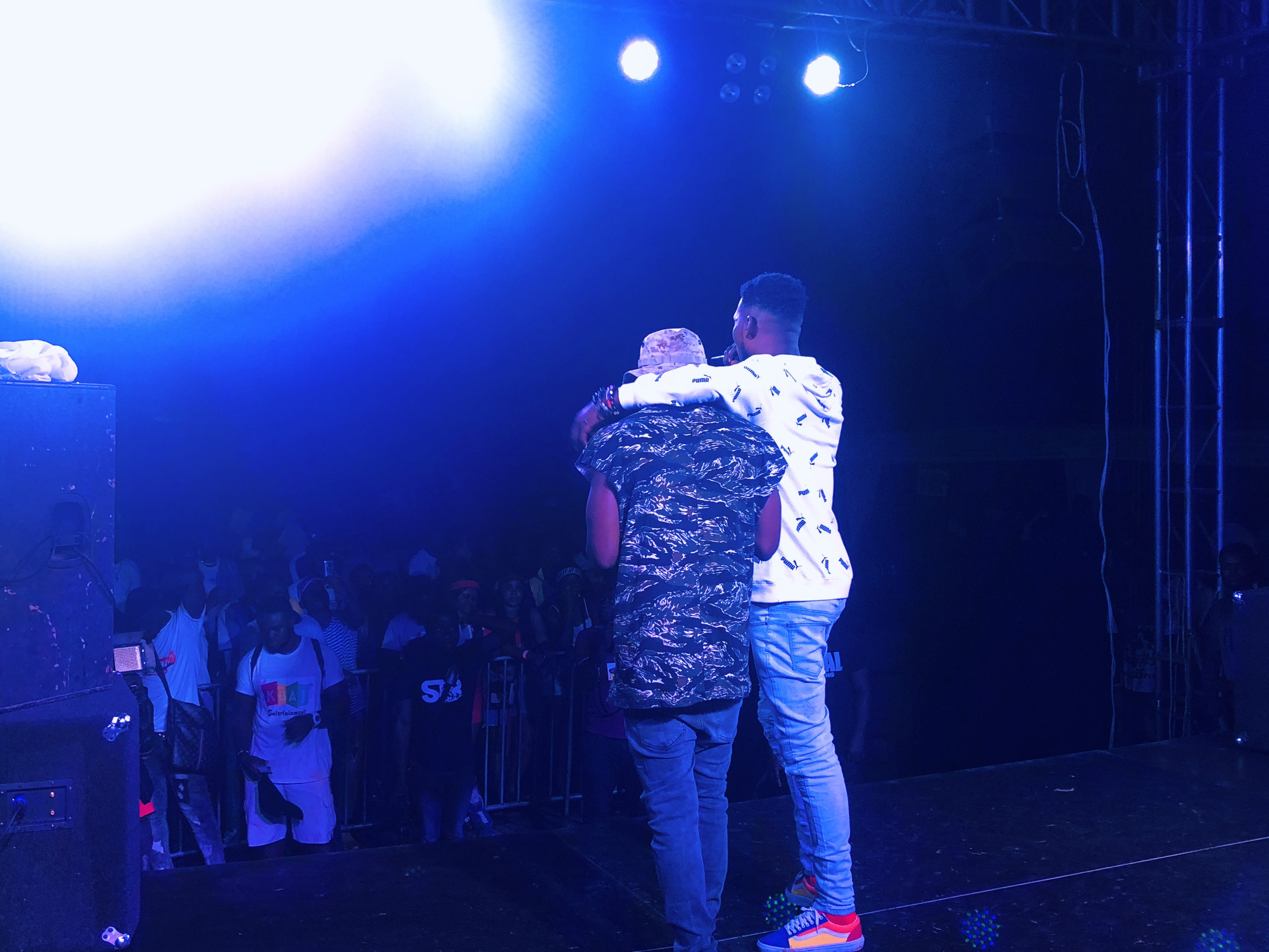 VIDEO: Victor AD Brings Out Keeny Ice To Perform “Ebe God” At KNUST.