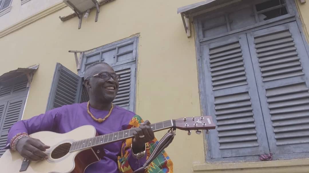 Obiba Rekindles Love In Colourful Ghanaian Tradition And Vogue With New Video “Wonko Menko”.