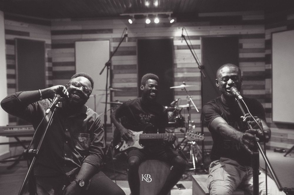 Kwabena Boateng Features Kyei Mensah And Enid On Acoustic Version Of ‘I Will Follow You’.