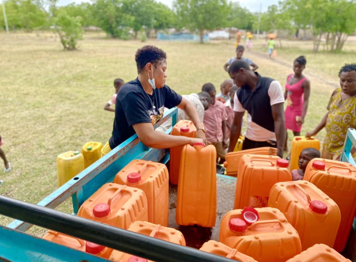Clean Water Initiative: Jonilar.net and partners distributes 100 gallons of Water to people of Avegame.