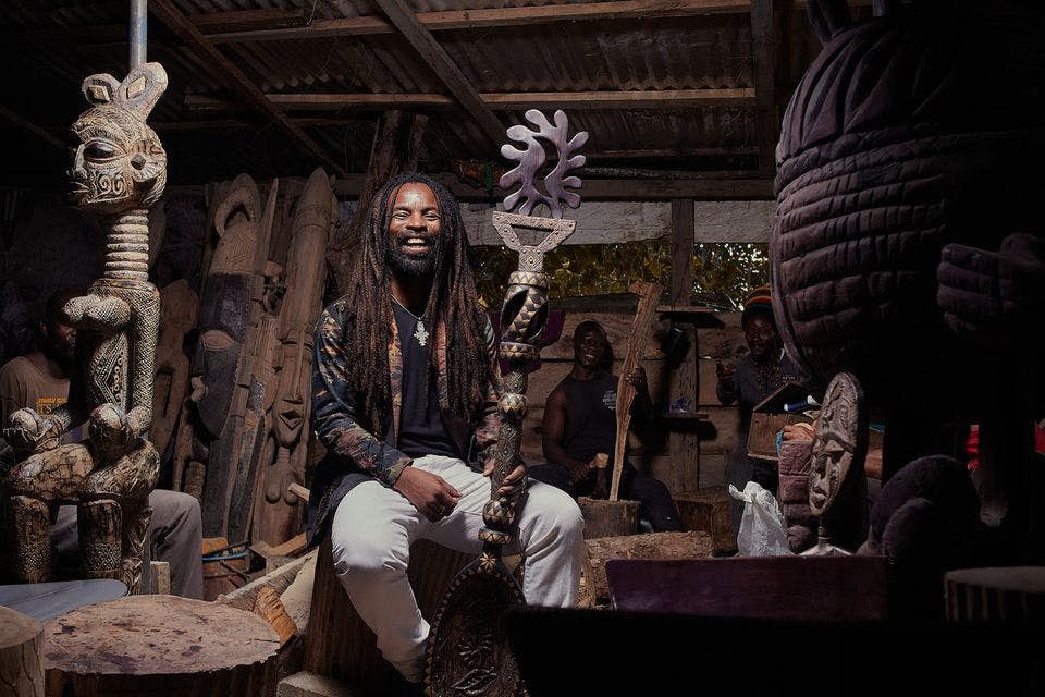 Rocky Dawuni Delves Into His Highlife Music Roots In New Video “Woara” – WATCH.